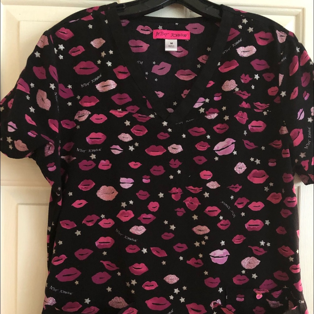 Betsy Johnson Kisses Scrub Top